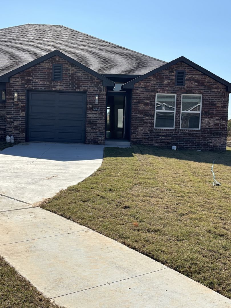 Tulsa House: 14652 E 39th Pl S