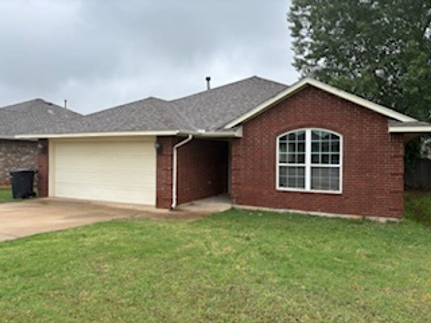 Moore House: 4013 Red Apple Ter