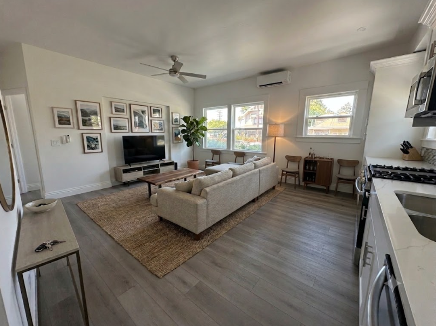 San Diego Apartment: 302 Thorn St.
