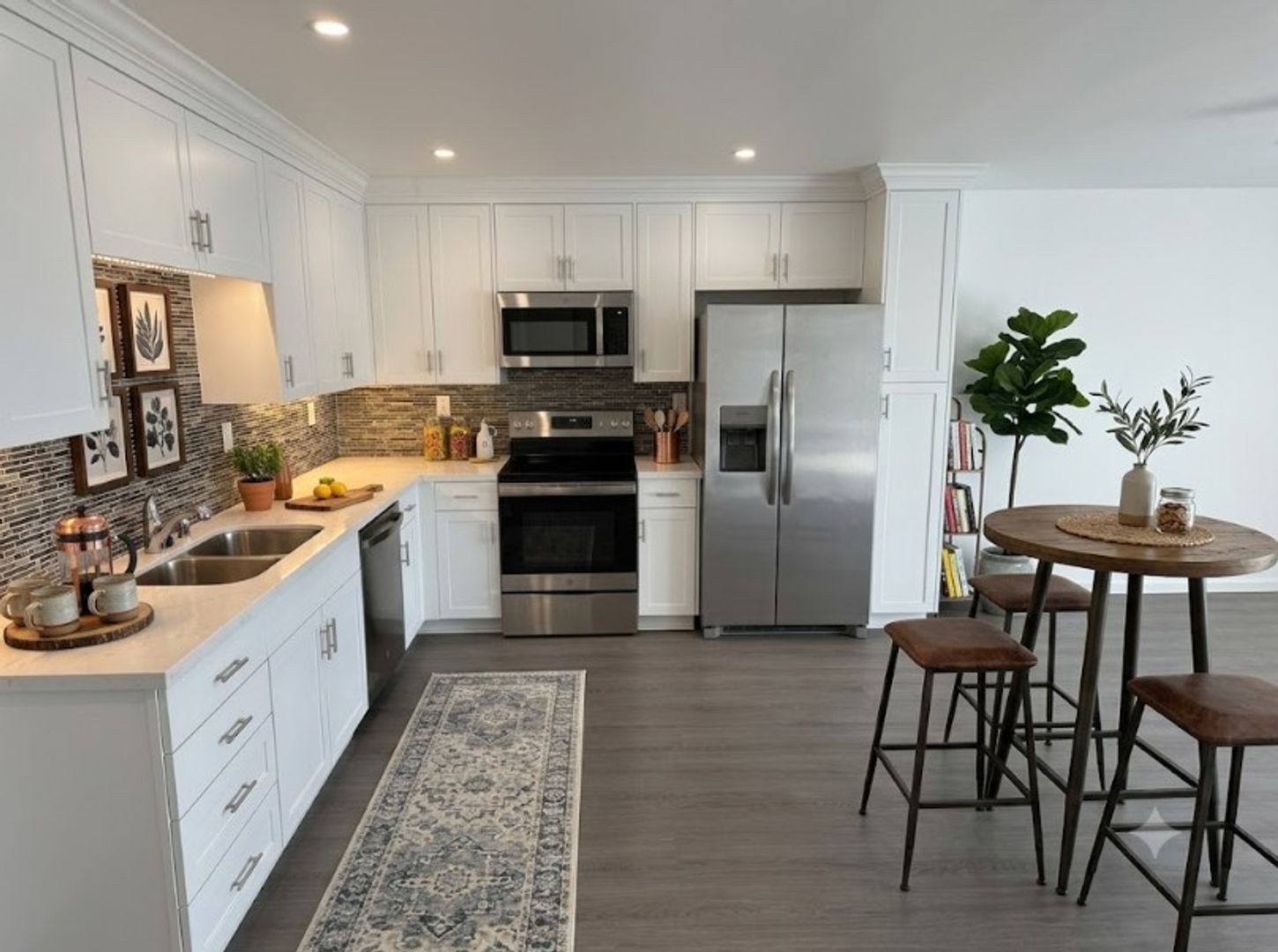 San Diego Apartment: 3883 Jewell St.