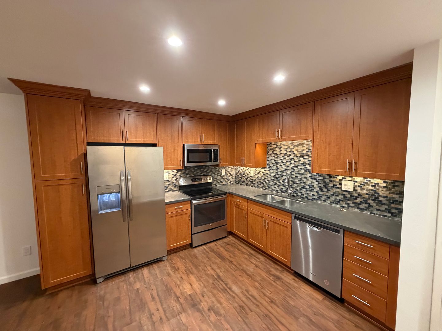 San Diego Apartment: 3883 Jewell St.