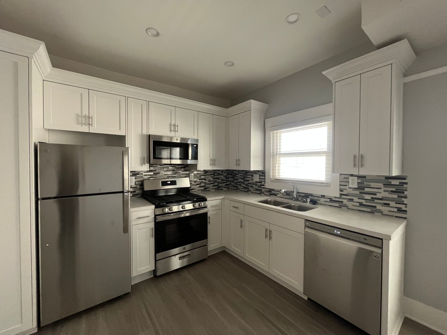 San Diego Apartment: 2230 Albatross St.