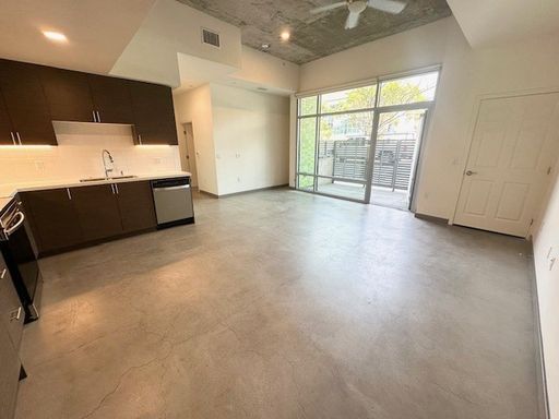 Industrial Chic 1st Floor 1 Bed 1 Bath With AC, Parking, WD & Private Entrance! – photo 1