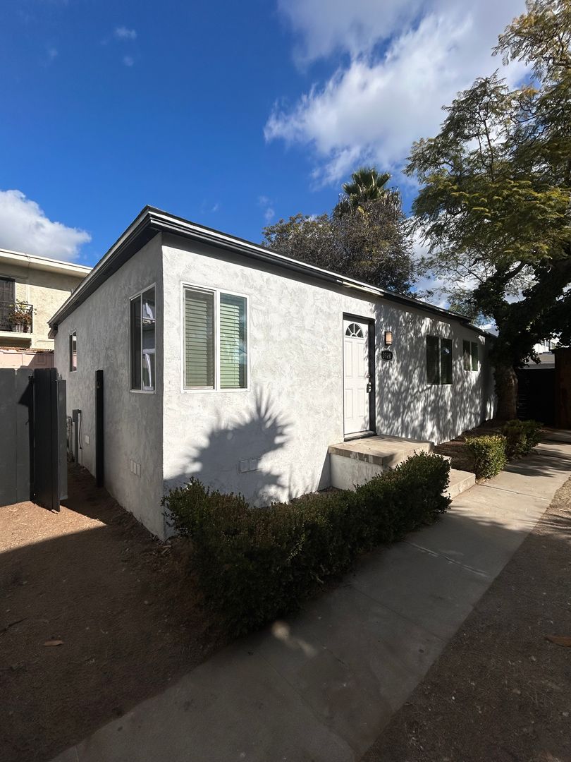 San Diego Apartment: 3920 3922 3924 & 3926 3rd Ave.