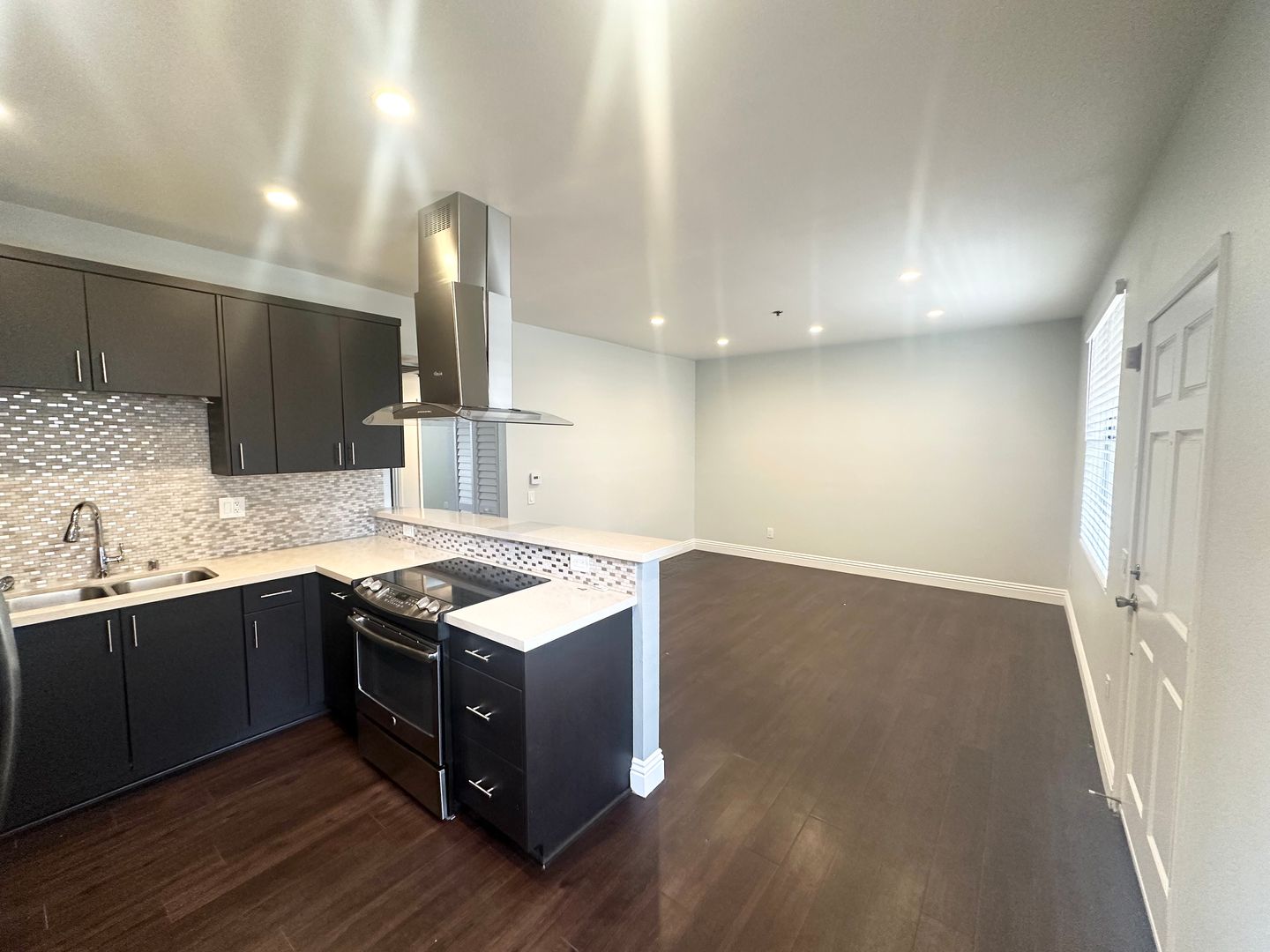 San Diego Apartment: 4050 3rd Ave.