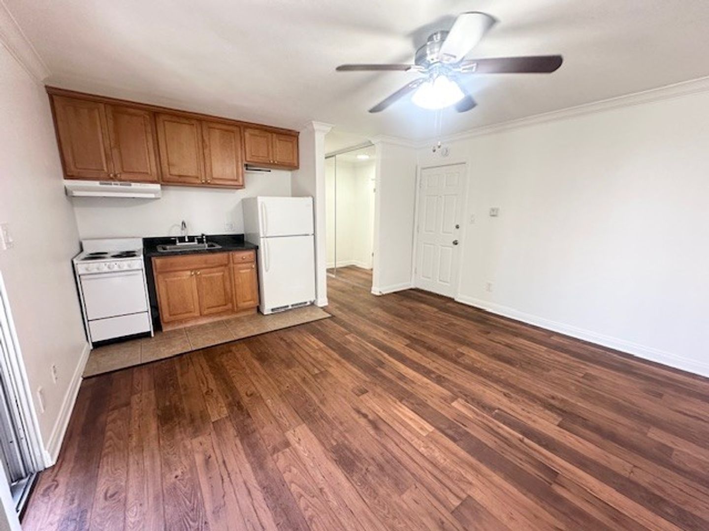 San Diego Apartment: 3560 6th Ave.