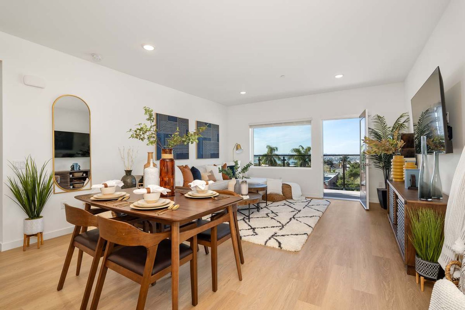 San Diego Apartment: 2426 4th Ave.