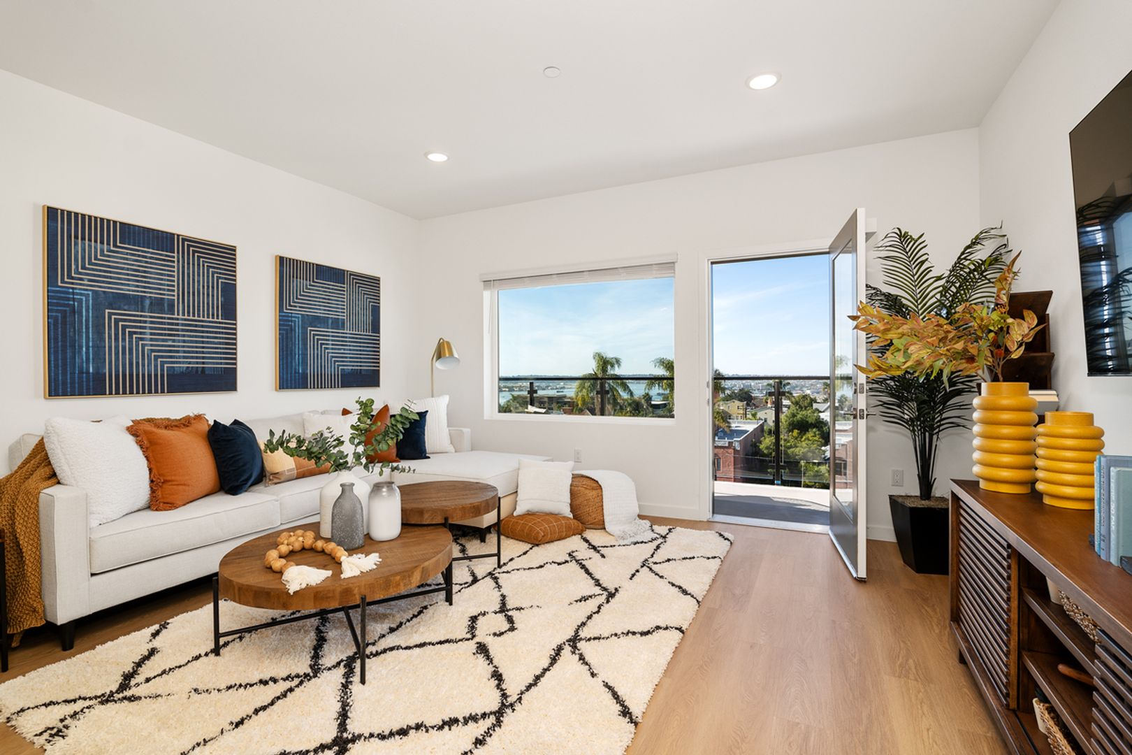 San Diego Apartment: 2426 4th Ave.