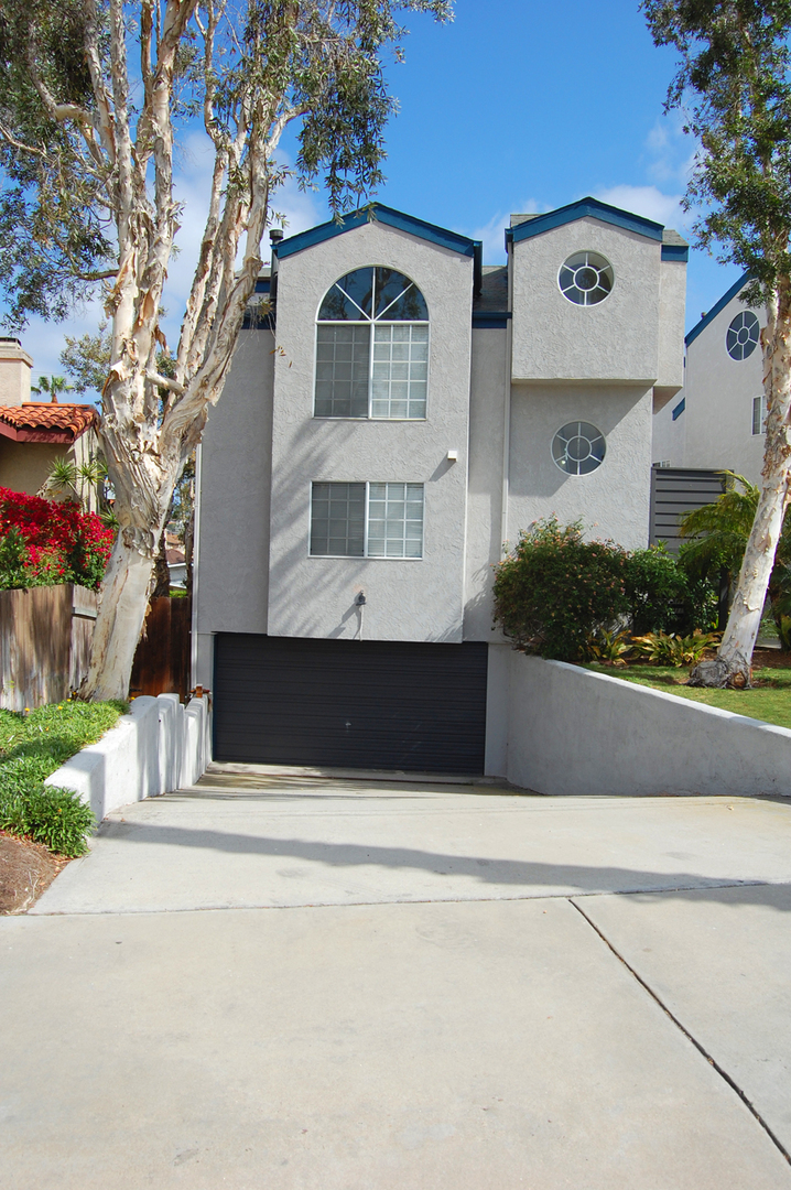 San Diego Apartment: 1730-1736 Thomas Ave.