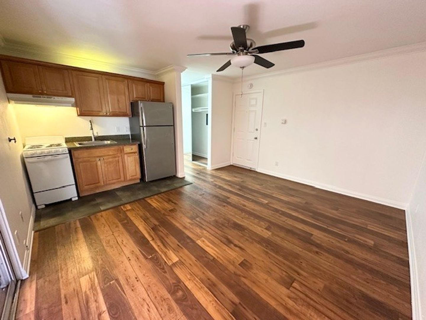 San Diego Apartment: 3560 6th Ave.