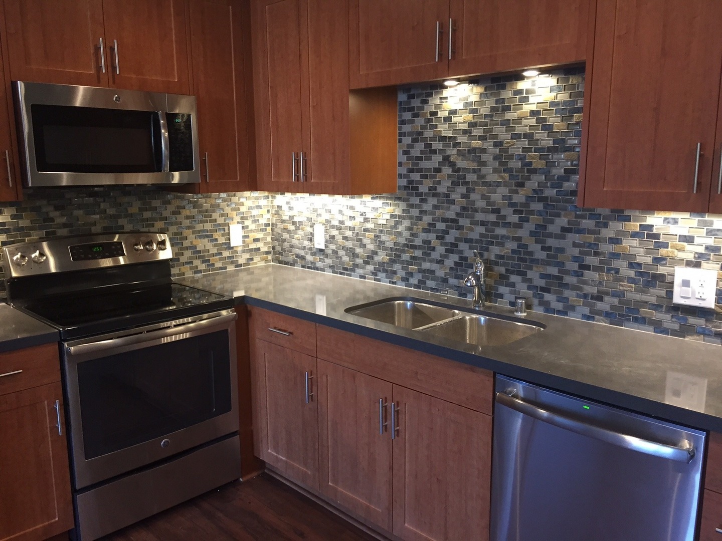 San Diego Apartment: 3883 Jewell St.