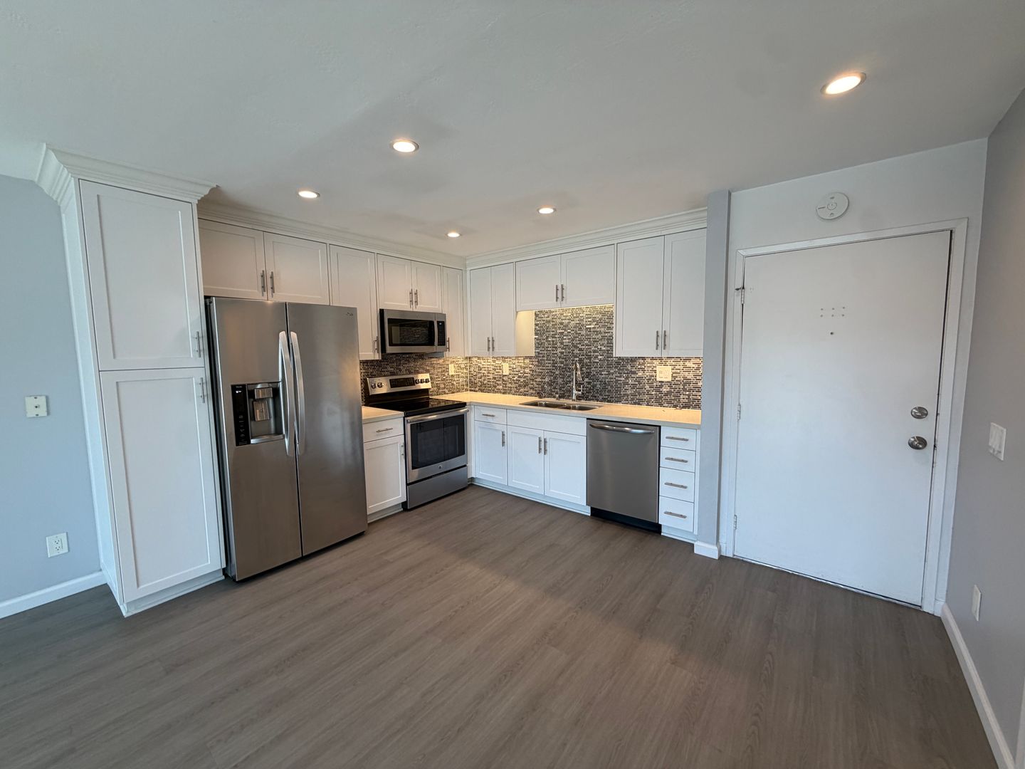 San Diego Apartment: 3880 Shasta St.