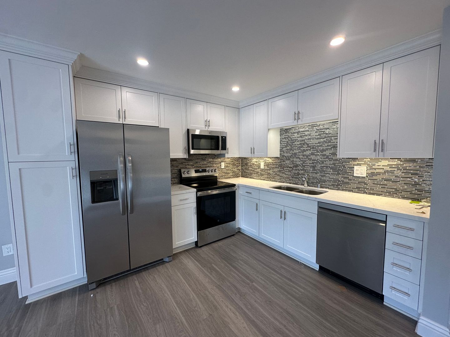 San Diego Apartment: 3883 Jewell St.