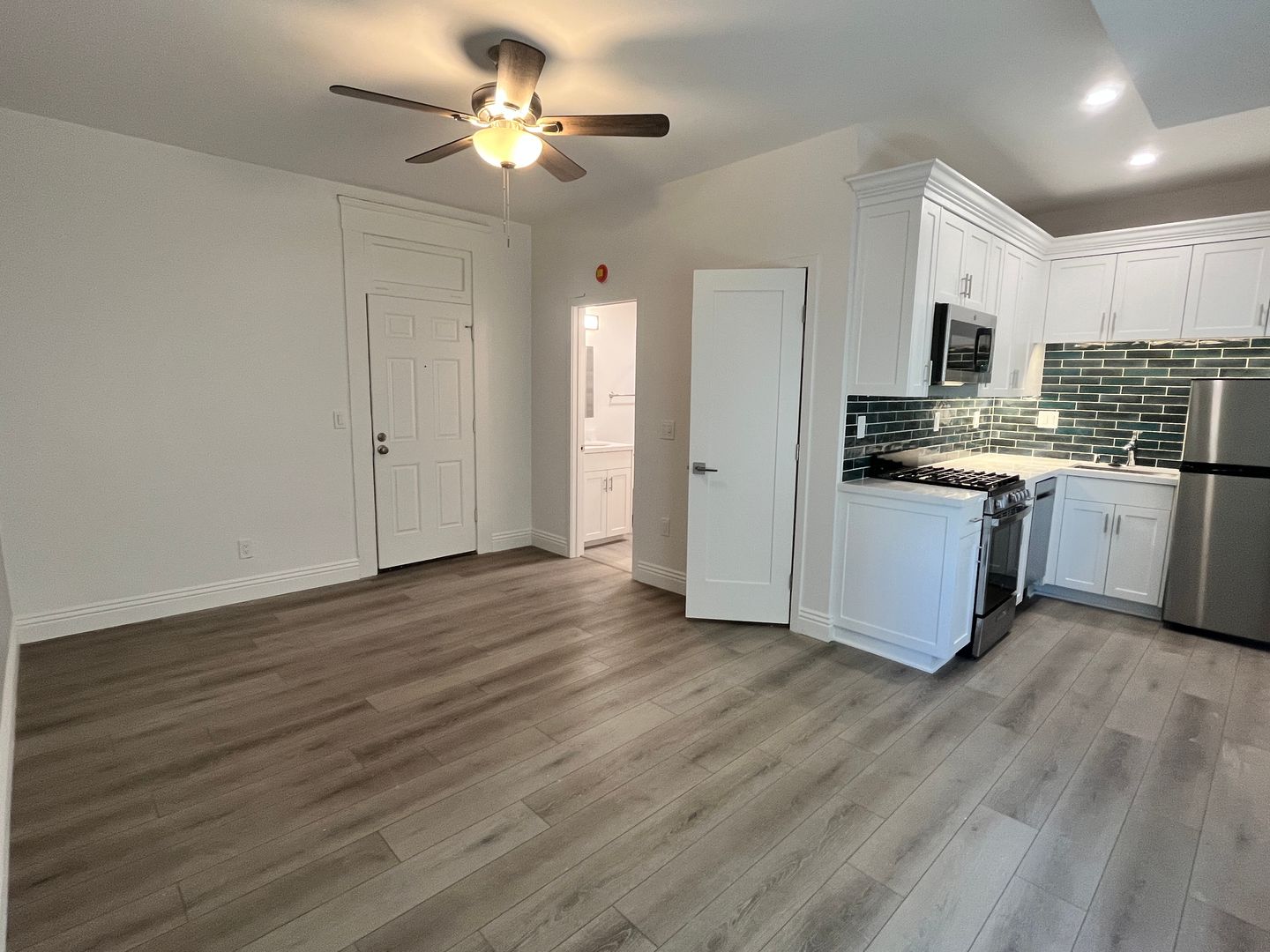 San Diego Apartment: 2230 Albatross St.