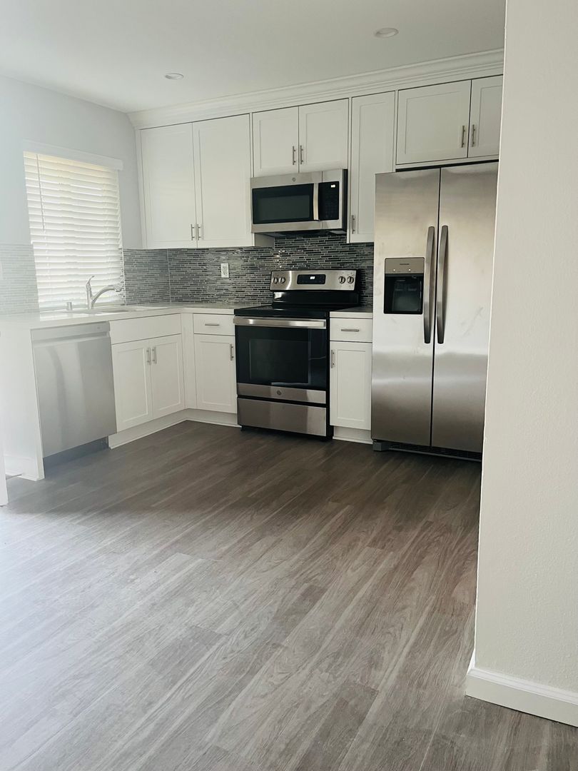 San Diego Apartment: 1767 Torrance St.