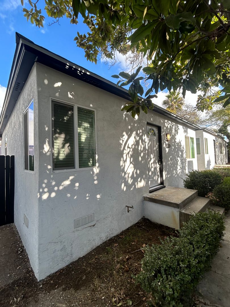 San Diego Apartment: 3920 3922 3924 & 3926 3rd Ave.