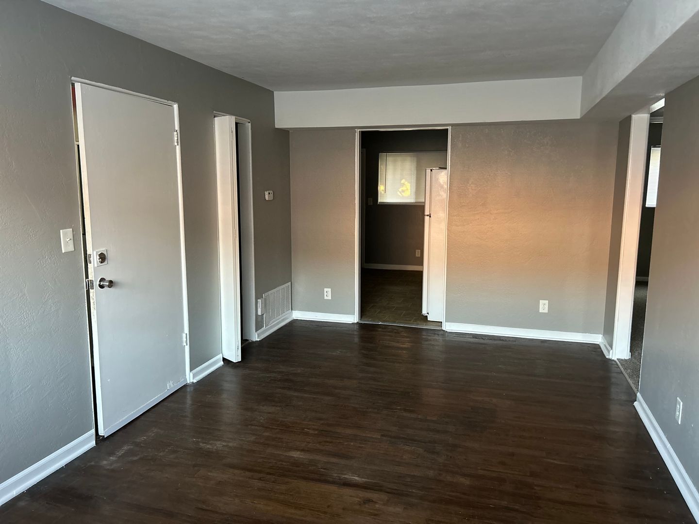Kansas City Apartment: 1006 Forest Court