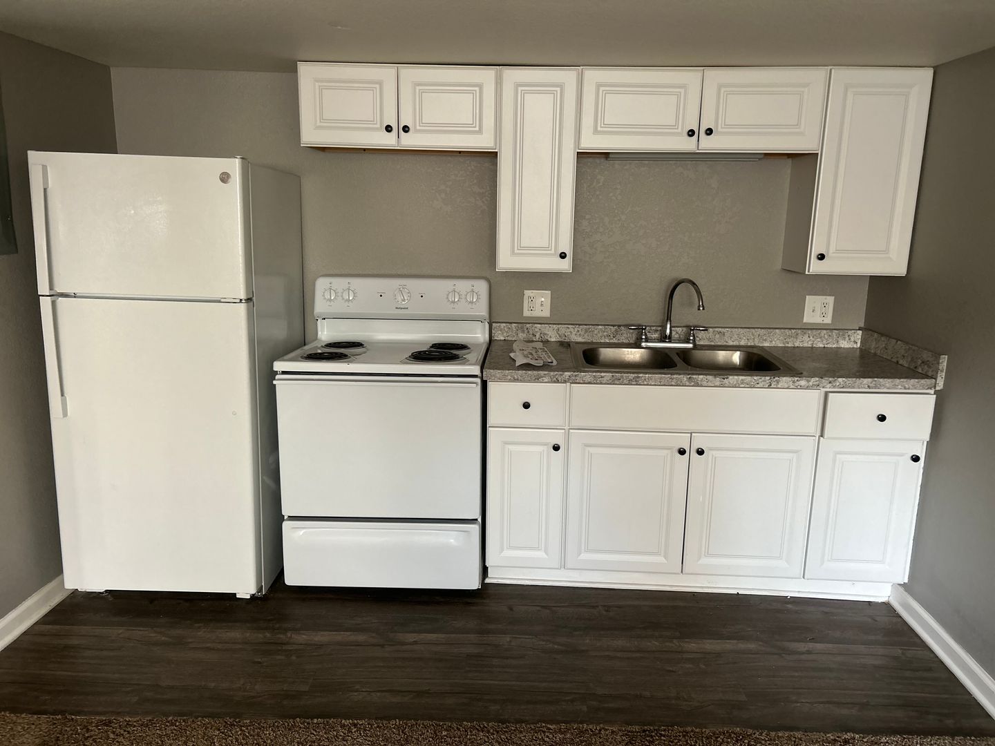 Kansas City Apartment: 1006 Forest Court