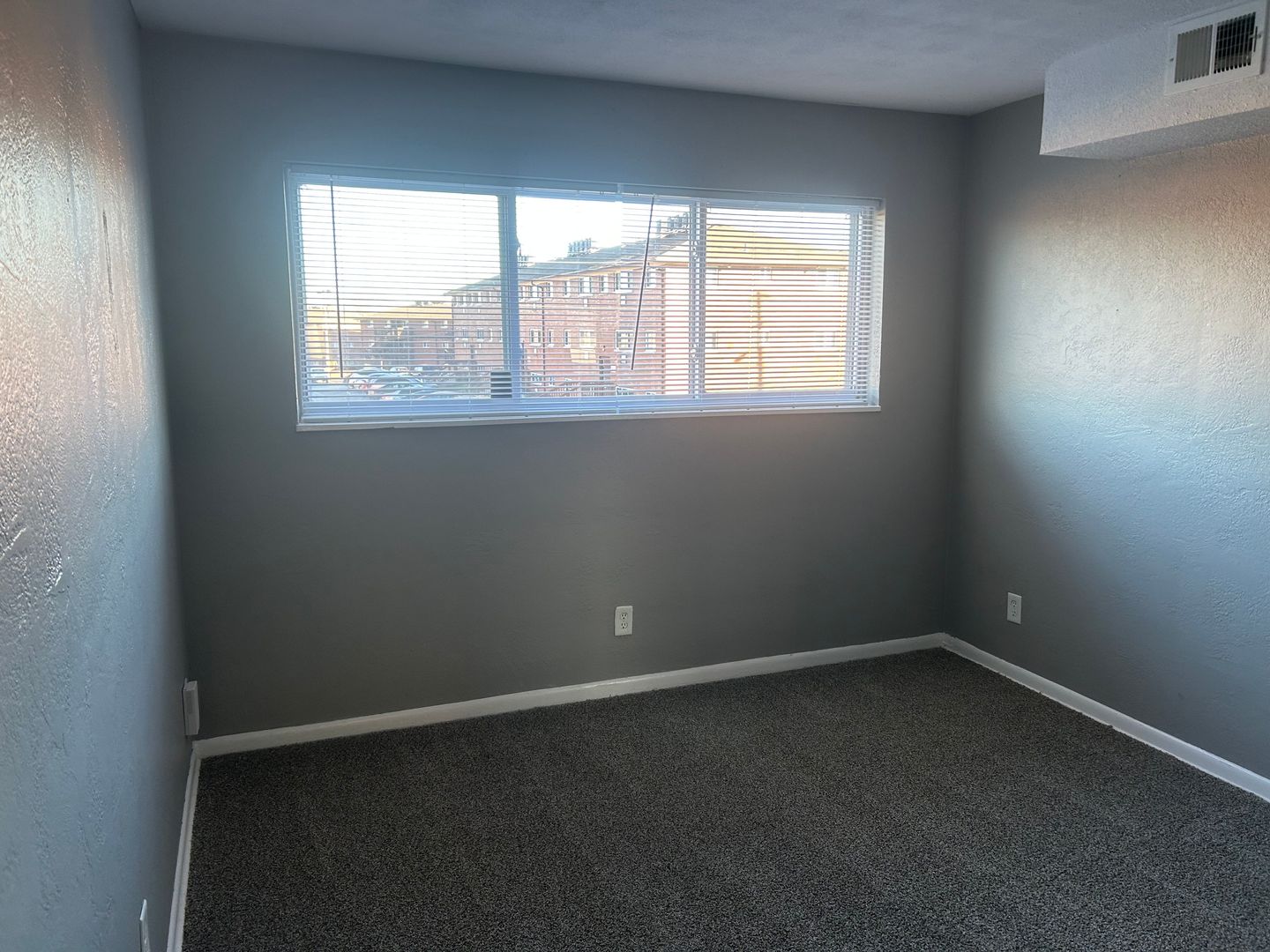 Kansas City Apartment: 1006 Forest Court