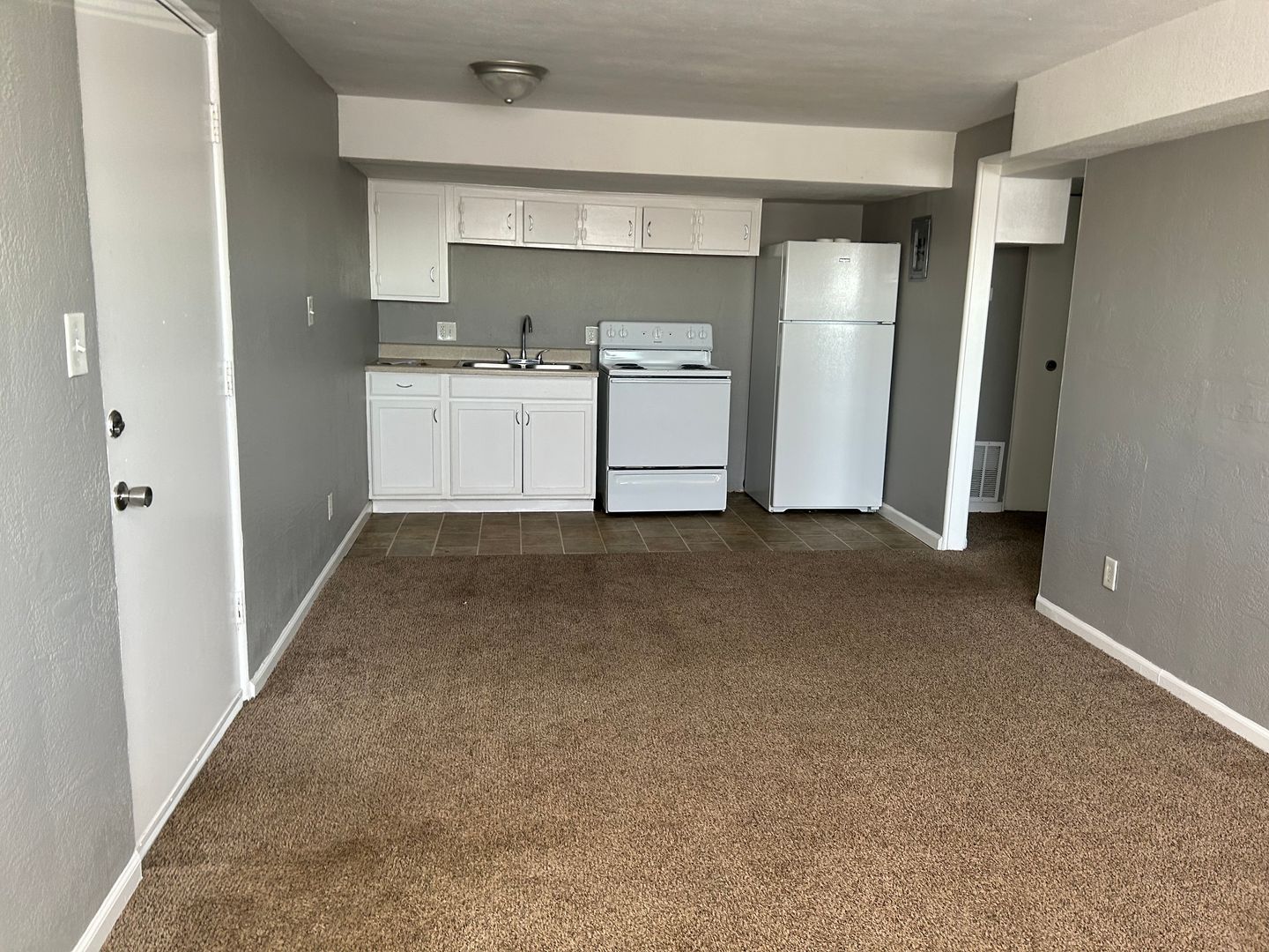 Kansas City Apartment: 1006 Forest Court