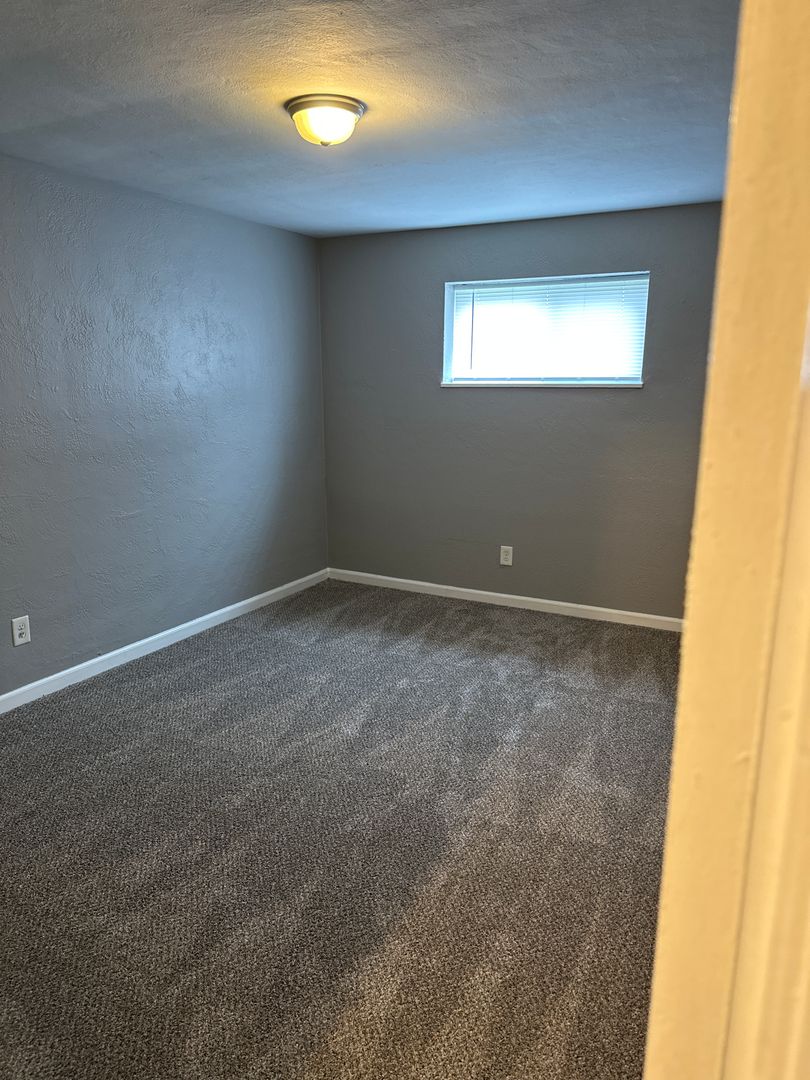 Kansas City Apartment: 1006 Forest Court