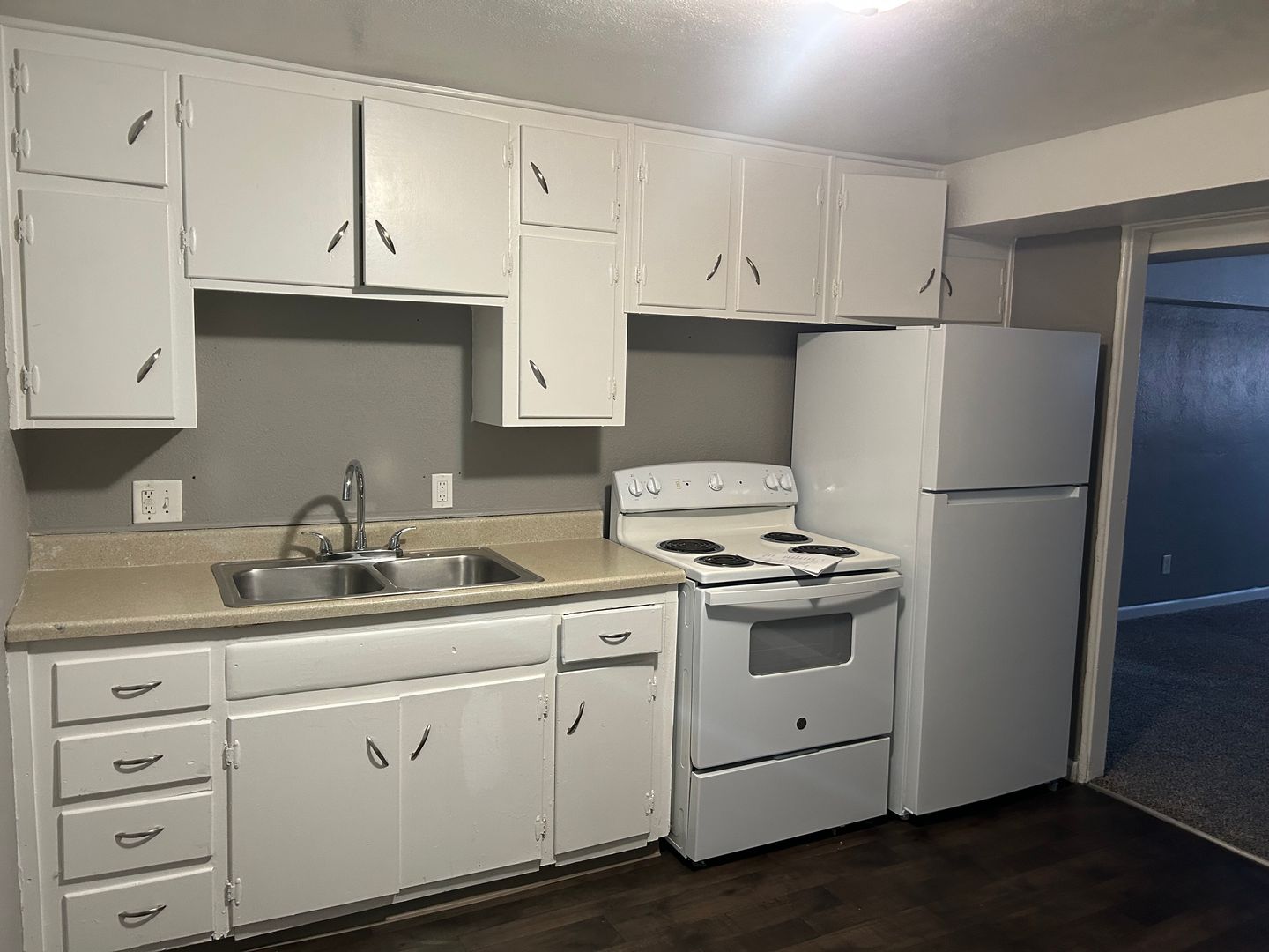 Kansas City Apartment: 1006 Forest Court