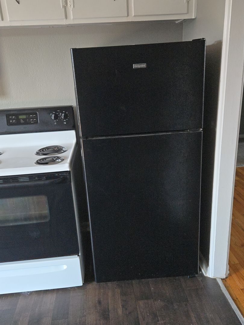 Kansas City Apartment: 1006 Forest Court