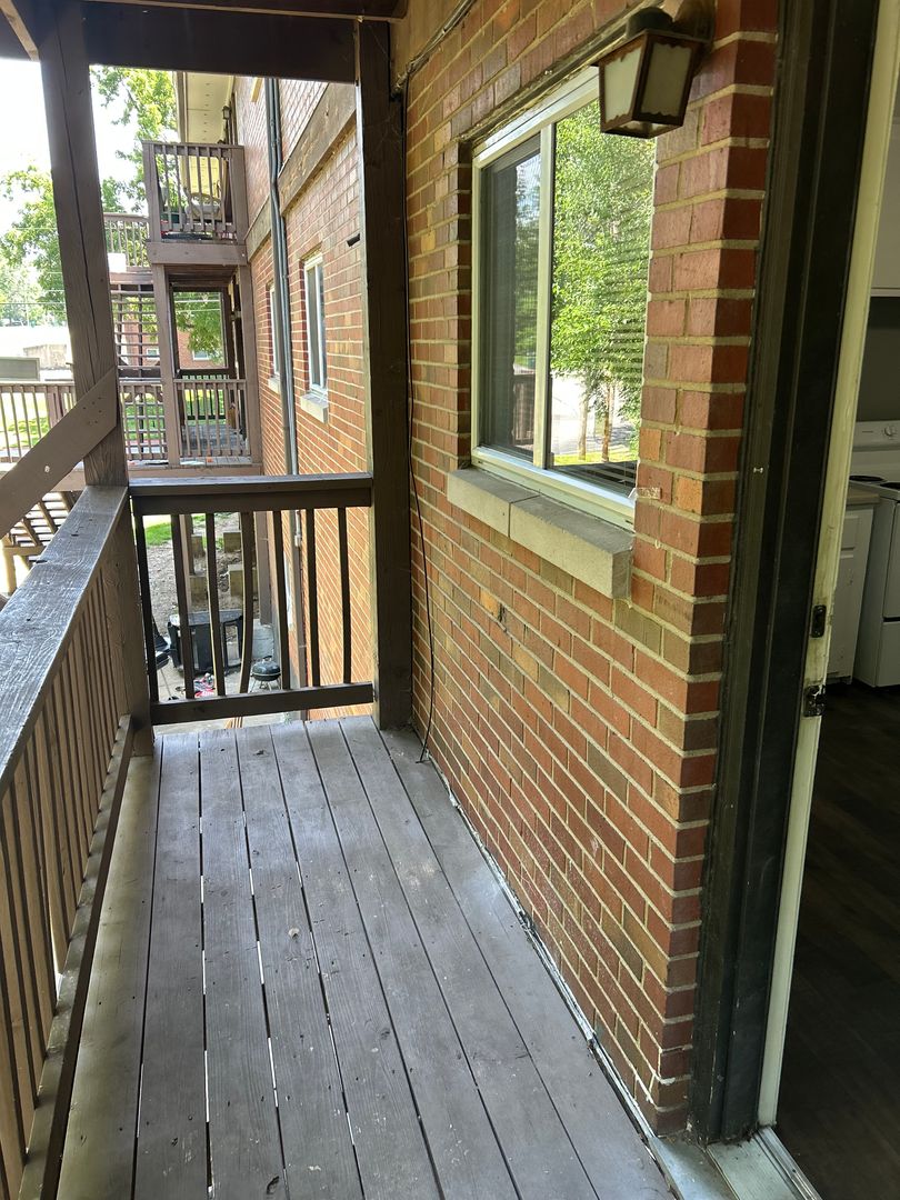 Kansas City Apartment: 1006 Forest Court