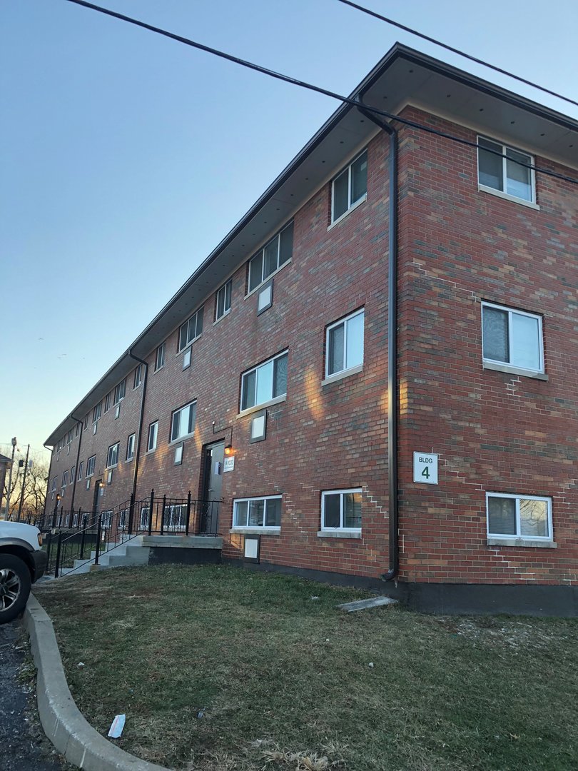Kansas City Apartment: 1006 Forest Court
