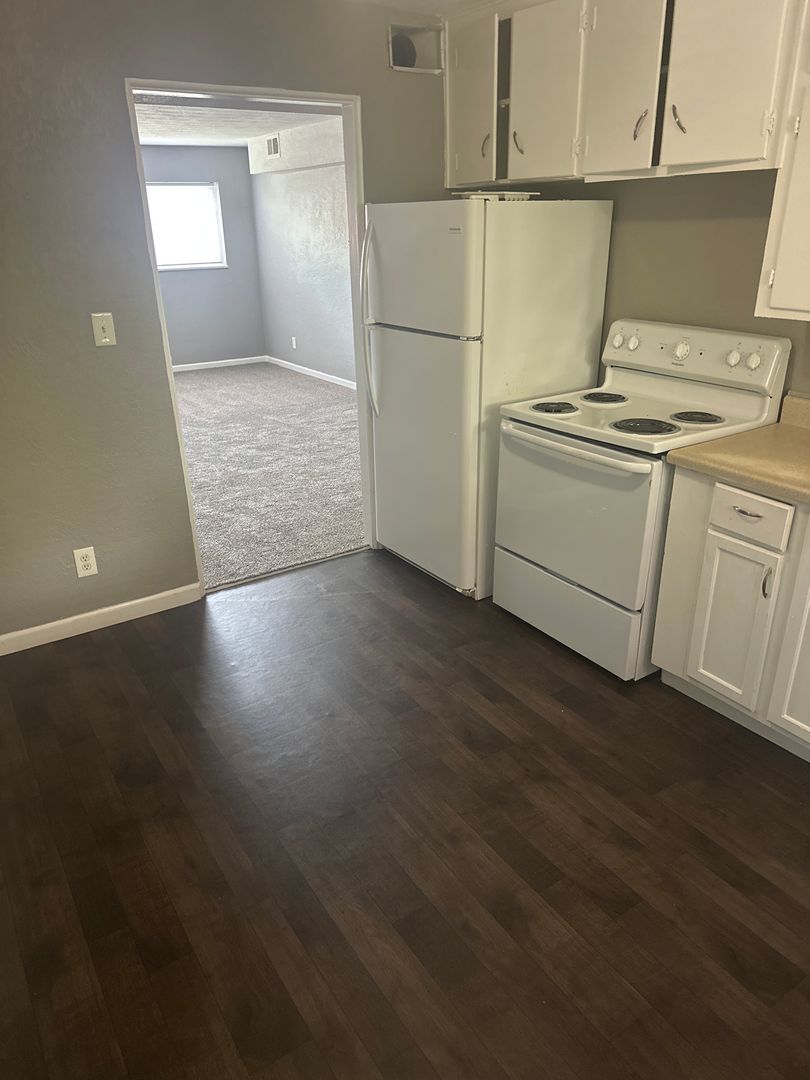 Kansas City Apartment: 1006 Forest Court