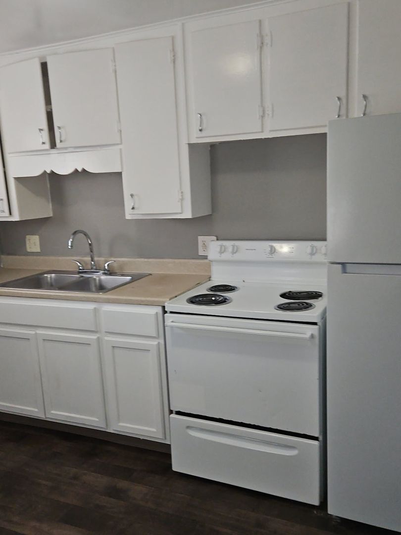 Kansas City Apartment: 1006 Forest Court