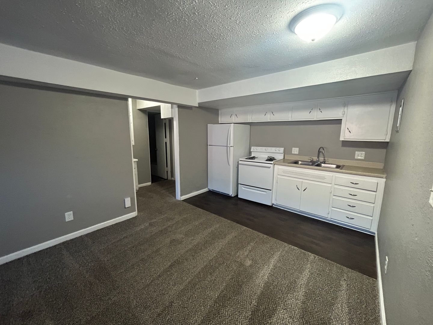Kansas City Apartment: 1006 Forest Court