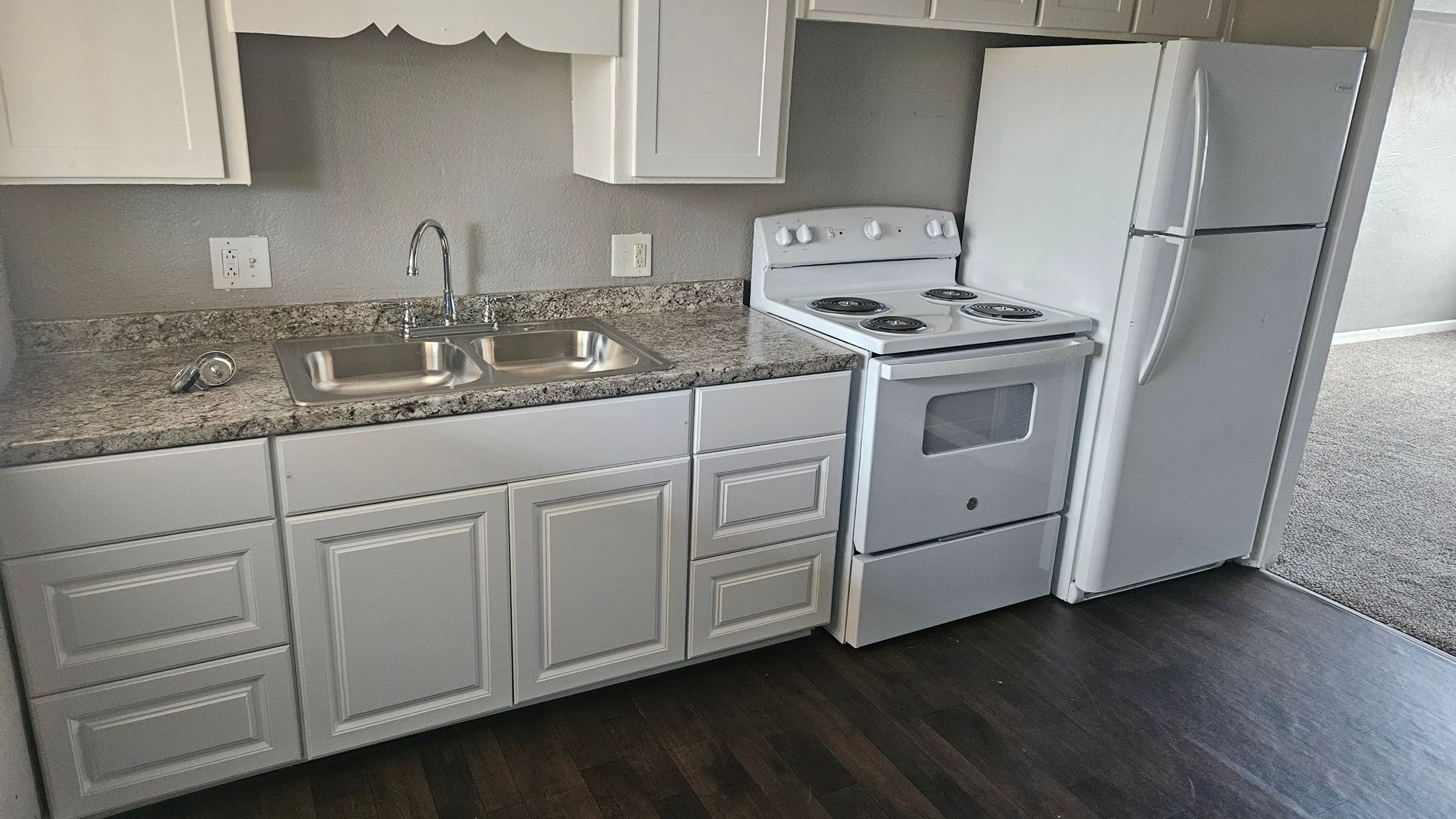 Kansas City Apartment: 1006 Forest Court
