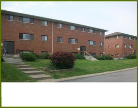 Kansas City Apartment: 1006 Forest Court