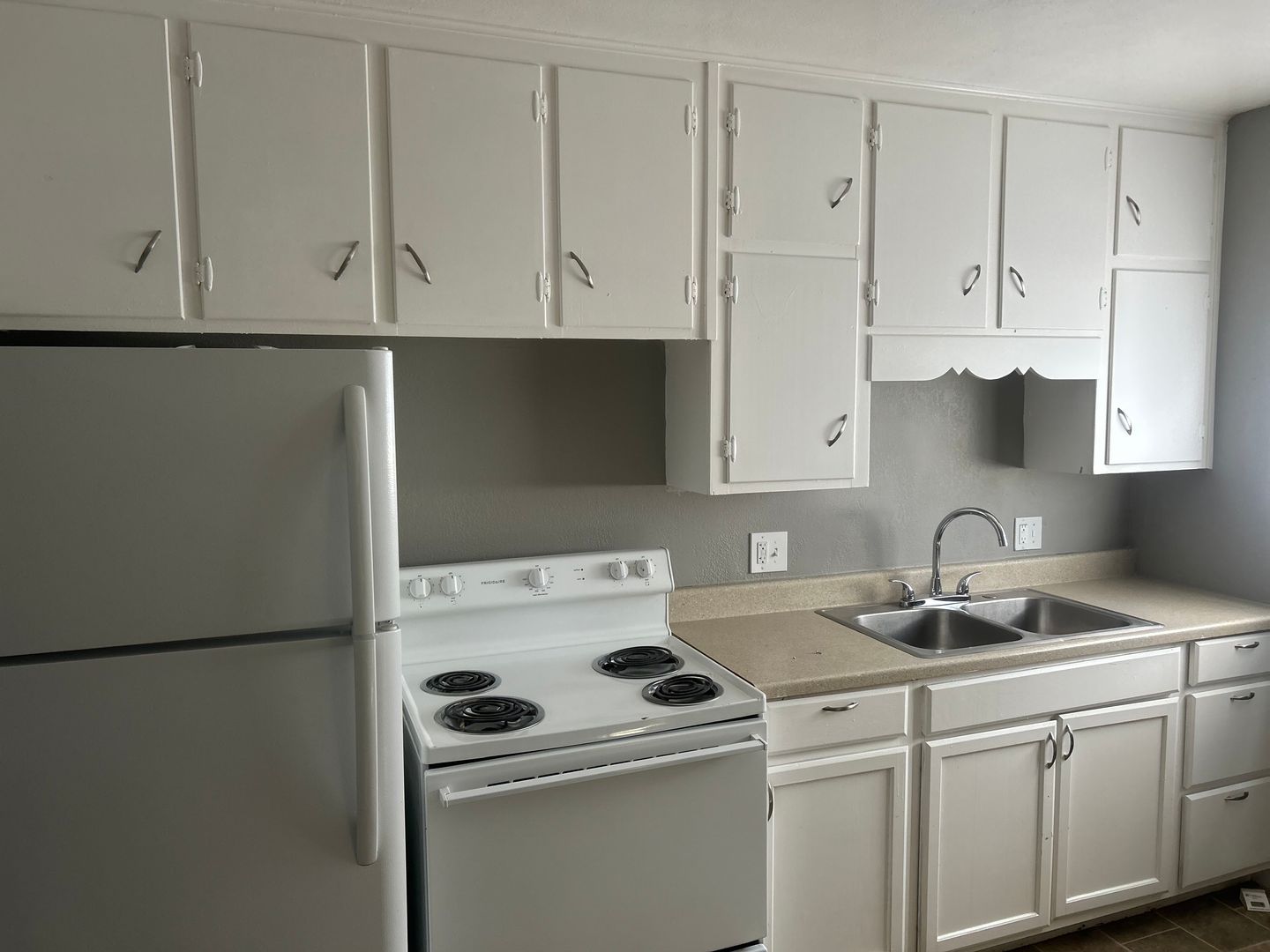 Kansas City Apartment: 1006 Forest Court