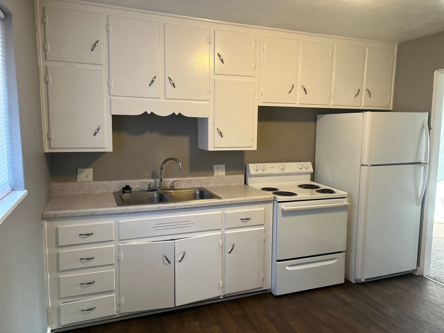 Kansas City Apartment: 1006 Forest Court