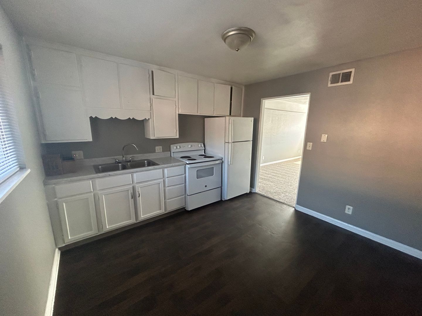 Kansas City Apartment: 1006 Forest Court
