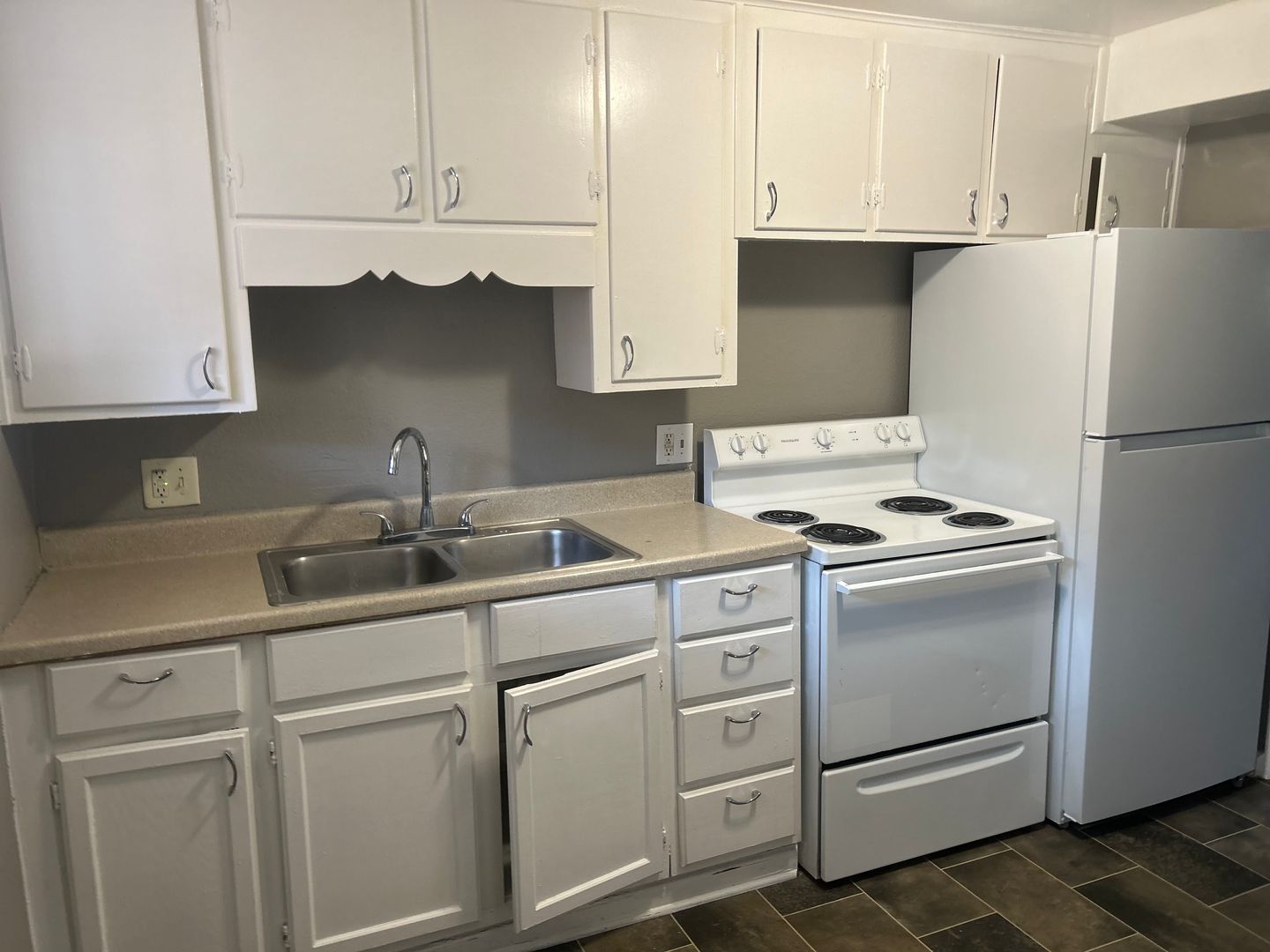 Kansas City Apartment: 1006 Forest Court