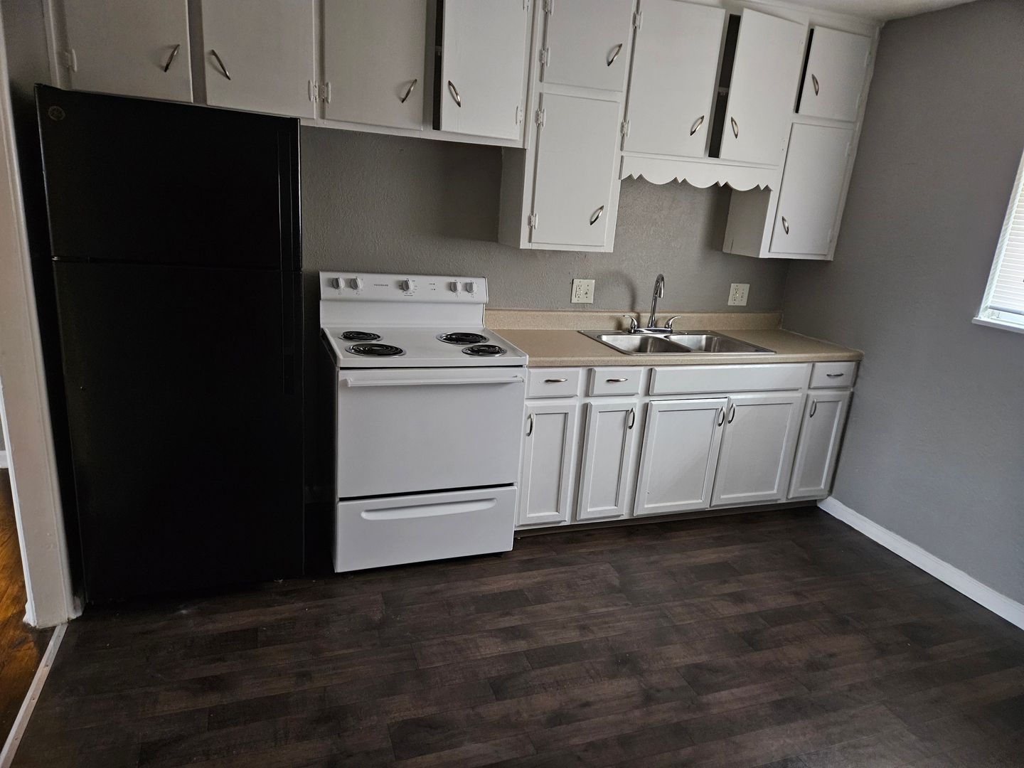 Kansas City Apartment: 1006 Forest Court