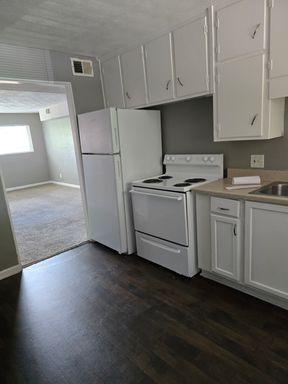 1045 Forest Court, 11, Kansas City, KS 66103