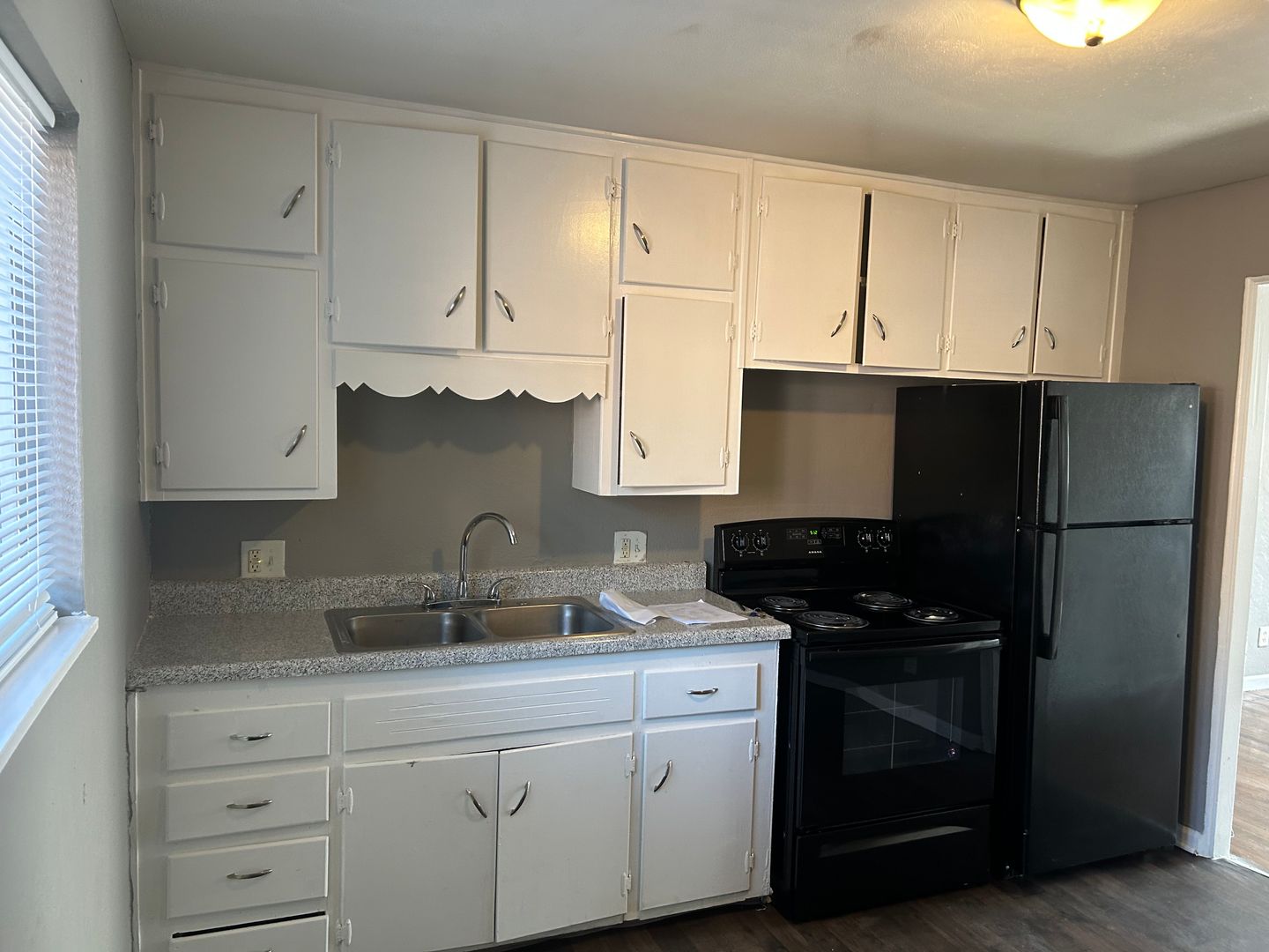 Kansas City Apartment: 1006 Forest Court