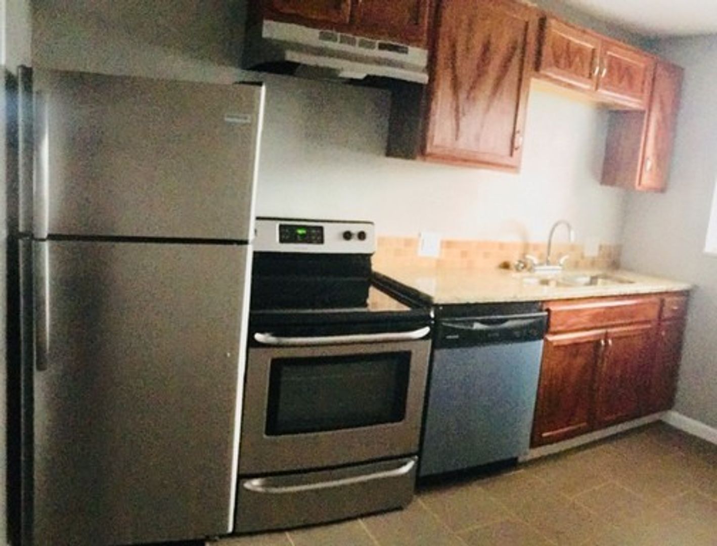 Kansas City Apartment: 1006 Forest Court