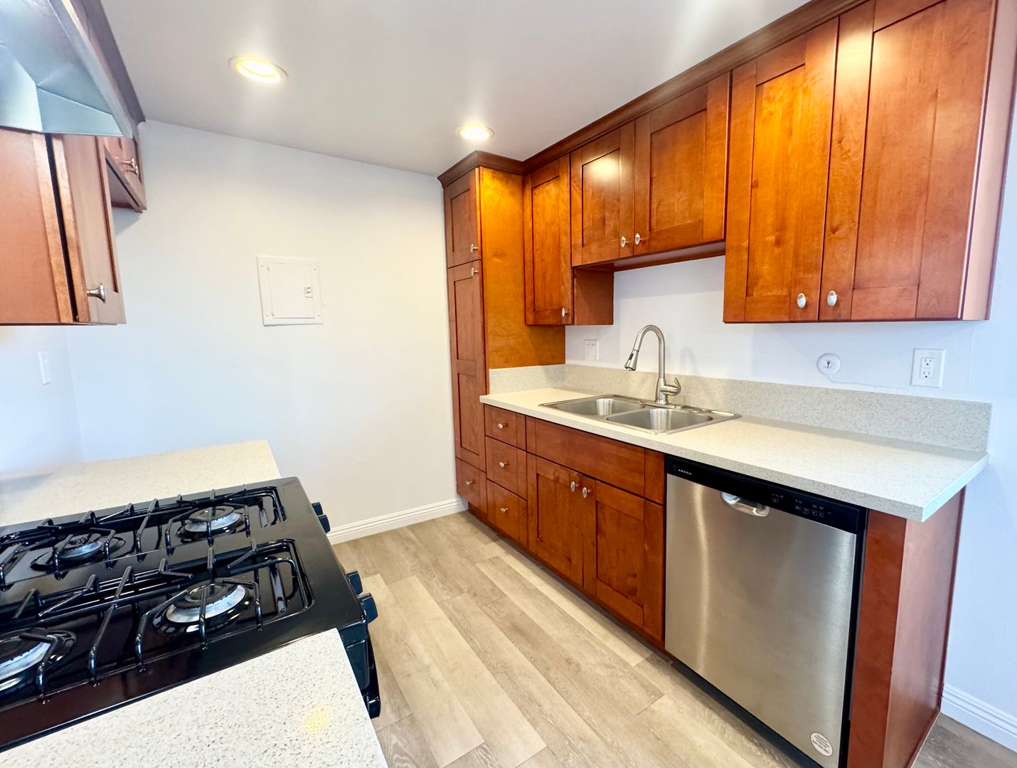 Santa Ana Apartment: 1750 Sherry Lane