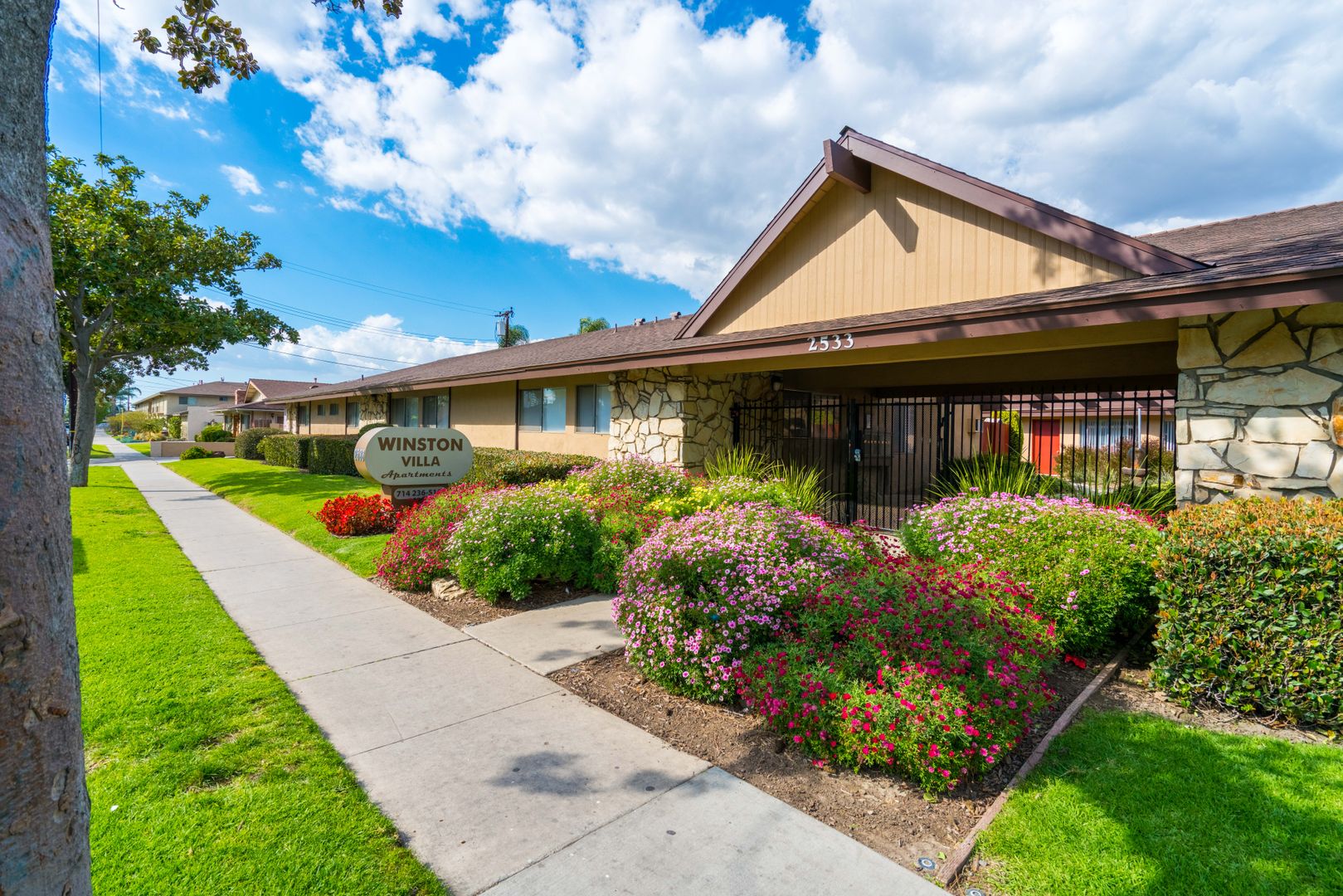 Anaheim Apartment: 2533 W. Winston Road