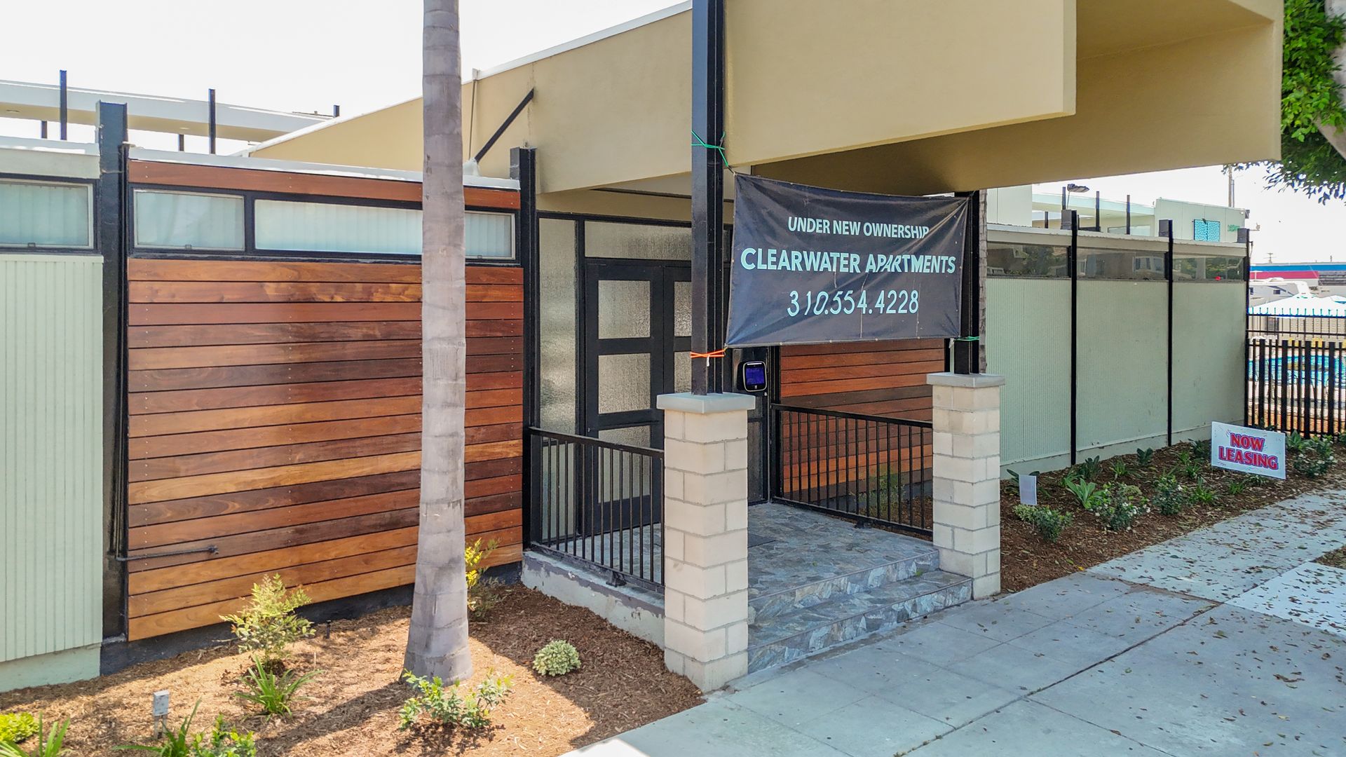 Paramount Apartment: 13940 Paramount Blvd