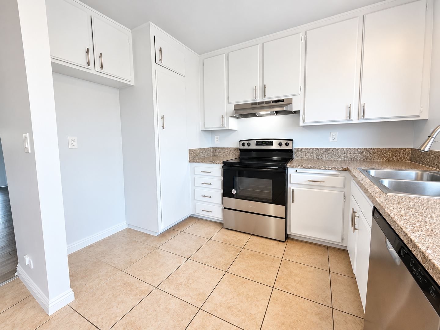 Tustin Apartment: 1071 Walnut Ave