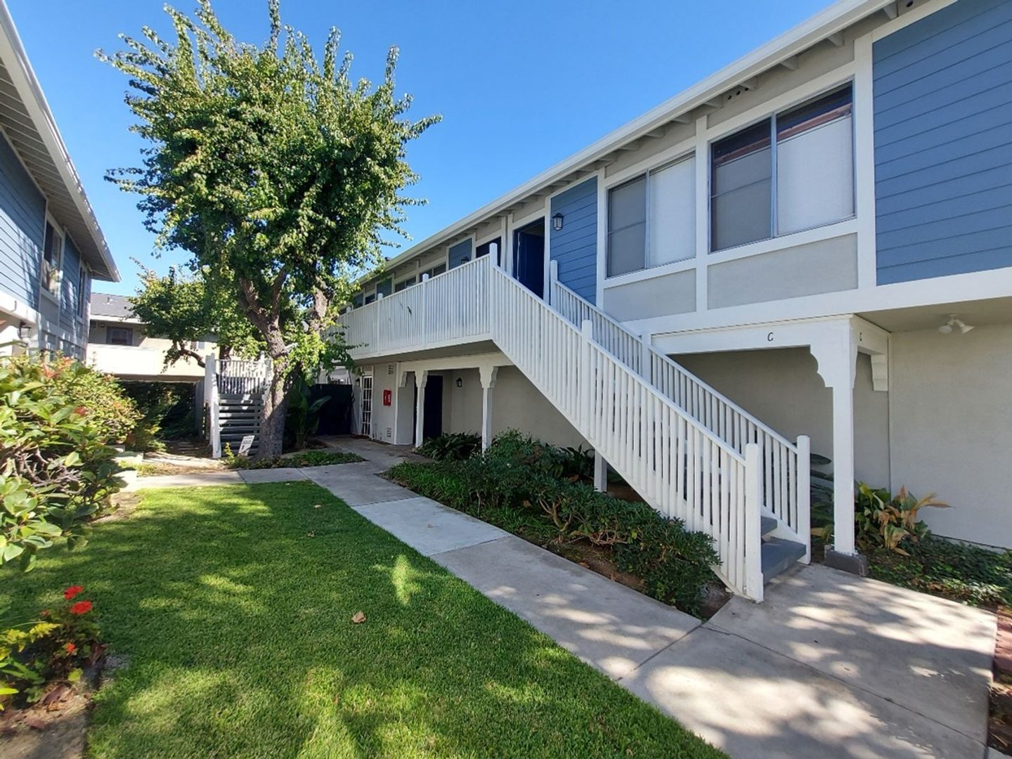 Costa Mesa Apartment: 332 Victoria St