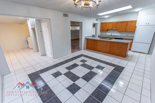 1168 E Alameda Dr - 5 BEDROOM, 2 BATHROOM - Rural/Southern. ***3D Tour – photo 1
