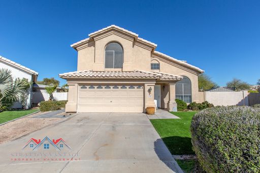 4BR, 2BA with POOL! Move-In Special!! – photo 1
