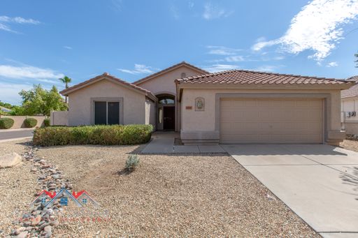 6881 W FIREBIRD DR - 3BR 2BA 67th Ave/Deer Valley Rd --- BEAUTIFUL SINGLE LEVEL HOME WITH PRIVATE POOL! CLOSE TO 101! LOTS OF ROOM! CALL TODAY! – photo 1